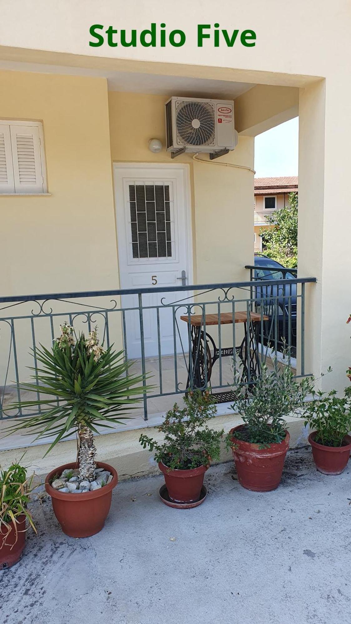 Kivotos Villa Studios Roda  Extérieur photo